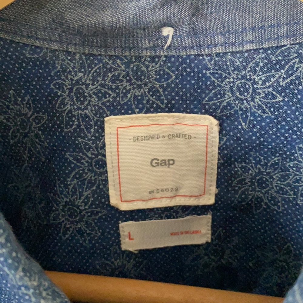 Gap Deigned + Crafted Floral Pattern Button Down - image 2